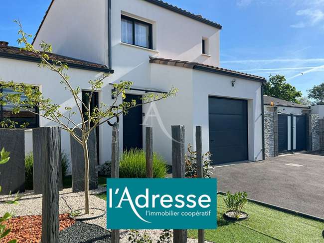 Maison 4 pièces 95 m² · à Saint-Urbain · 95 m² · 369 200 €