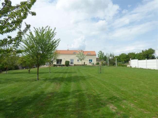 Maison 7 pièces 168 m² · à Saint-Viaud · 168 m² · 329 500 €