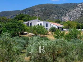 Vente maison 8 pièces Saint-Zacharie 83