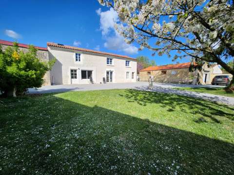 Vente maison 7 pièces Sainte-Gemme-la-Plaine 85