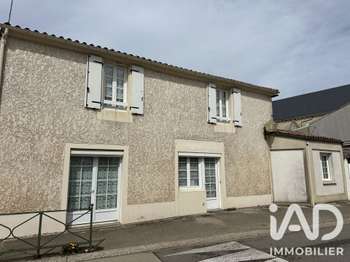 Maison 6 pièces 152 m² · à Sainte-Gemme-la-Plaine · 152 m² · 198 000 €