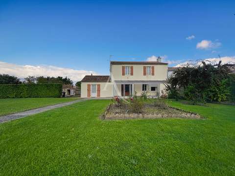 Vente maison 5 pièces Sainte-Radégonde-des-Noyers 85