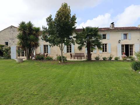 Vente maison 9 pièces Saintes 17