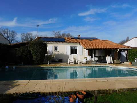 Vente maison 4 pièces Saintes 17