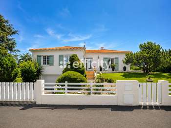 Vente maison 8 pièces Saintes 17