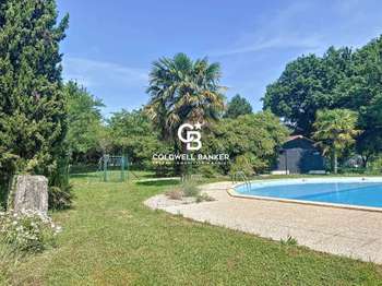 Maison 10 pièces 375 m² · à Saintes · 375 m² · 575 000 €