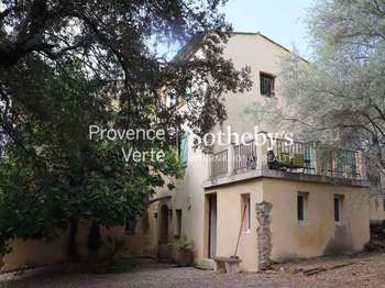 Maison 10 pièces 236 m² · à Salernes · 236 m² · 1 300 000 €