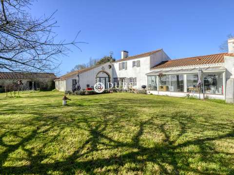 Vente maison 11 pièces Sallertaine 85