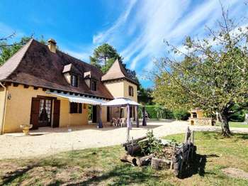 Maison 8 pièces 250 m² · à Sarlat-la-Canéda · 250 m² · 557 000 €