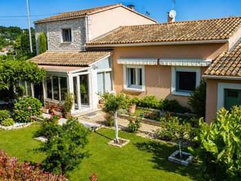 Maison 6 pièces 159 m² · à Sauveterre · 159 m² · 490 000 €