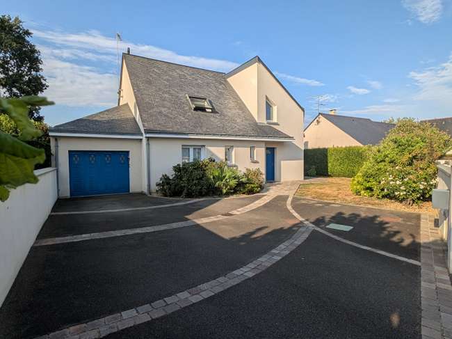 Maison 5 pièces 141 m² · à Segré-en-Anjou Bleu · 141 m² · 329 600 €