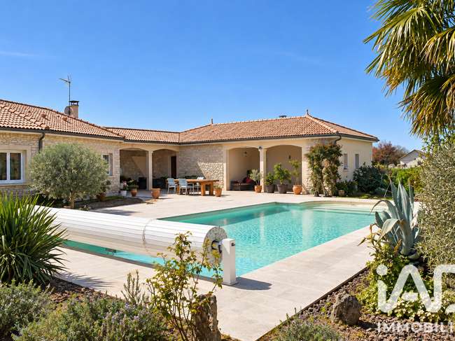 Maison 6 pièces 147 m² · à Tauriac · 147 m² · 395 200 €