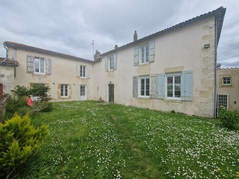Vente maison 9 pièces Tonnay-Boutonne 17