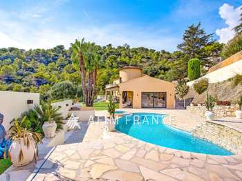 Maison 6 pièces 300 m² · à Tourrette-Levens · 300 m² · 1 490 000 €