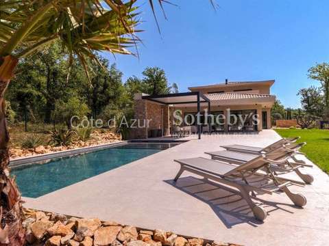 Vente maison 5 pièces Tourrettes 83