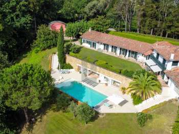 Maison 9 pièces 340 m² · à Urrugne · 340 m² · 2 690 000 €