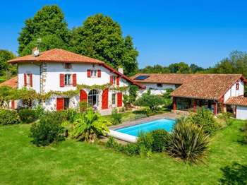 Maison 8 pièces 310 m² · à Urt · 310 m² · 1 500 000 €