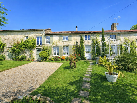 Vente maison 8 pièces Valdelaume 79