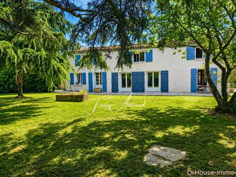 Vente maison 12 pièces Velluire 85