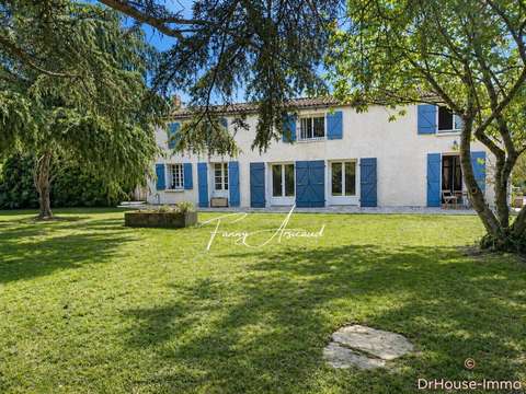 Vente maison 12 pièces Velluire 85