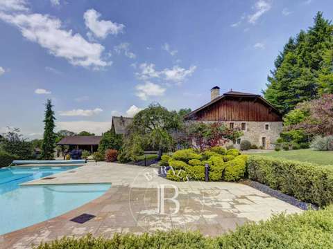 Vente maison 10 pièces Ville-en-Sallaz 74