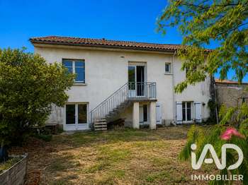 Maison 5 pièces 145 m² · à Villebois-Lavalette · 145 m² · 125 000 €