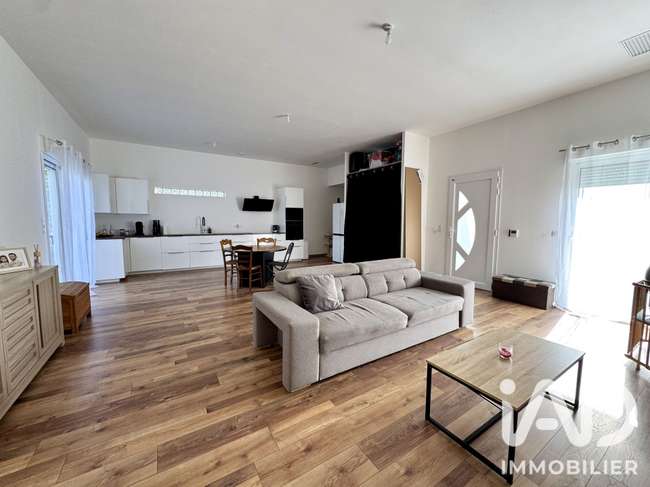 Maison 4 pièces 117 m² · à Villeneuve-la-Comtesse · 117 m² · 205 000 €