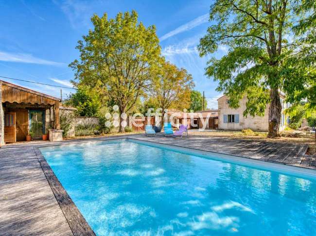 Maison 14 pièces 260 m² · à Vouhé · 260 m² · 390 000 €