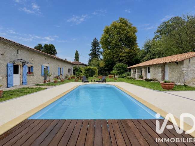 Maison 5 pièces 172 m² · à Voulgézac · 172 m² · 232 000 €