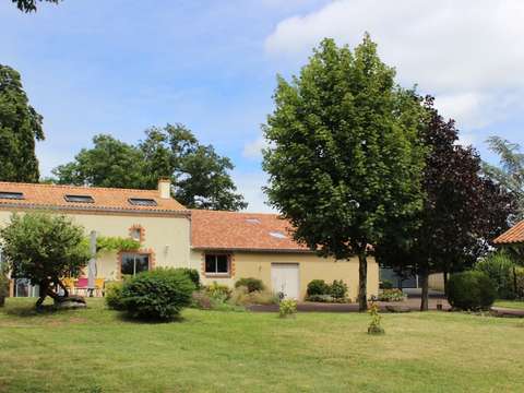 Vente maison 8 pièces Yzernay 49