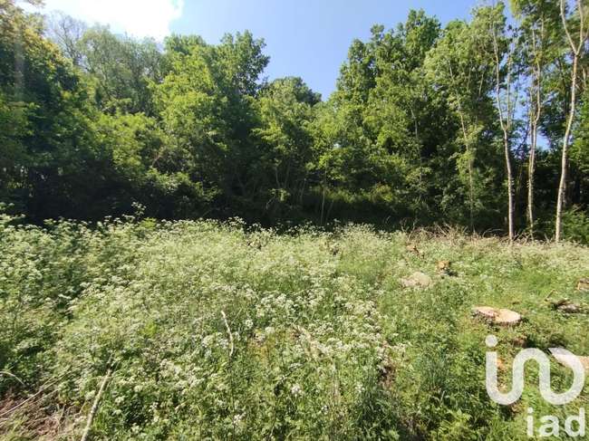 Terrain 2150 m² · à Azé · 2 150 m² · 27 000 €