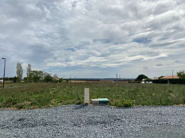 Terrain 600 m² · à Fors · 600 m² · 45 000 €