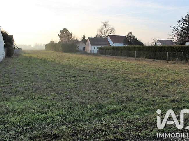 Terrain 1046 m² · à Montlivault · 1 046 m² · 52 000 €