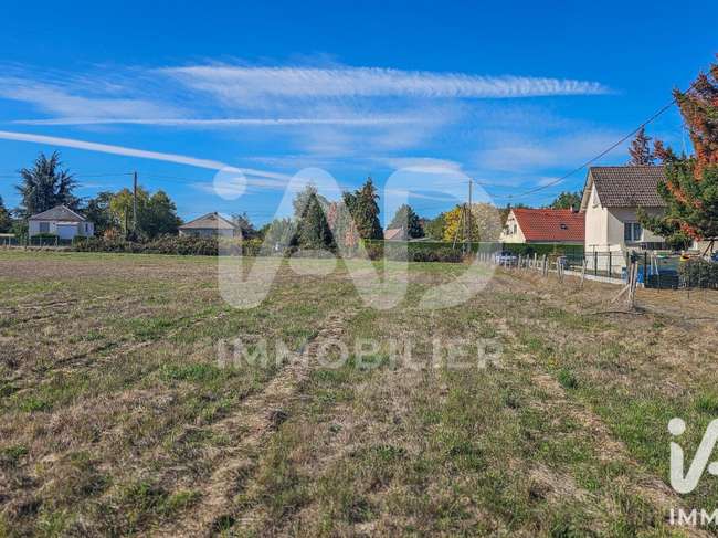 Terrain 1572 m² · à Noyers · 1 572 m² · 27 000 €