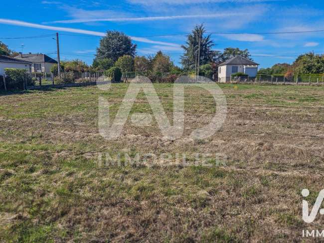 Terrain 3773 m² · à Noyers · 3 773 m² · 35 000 €