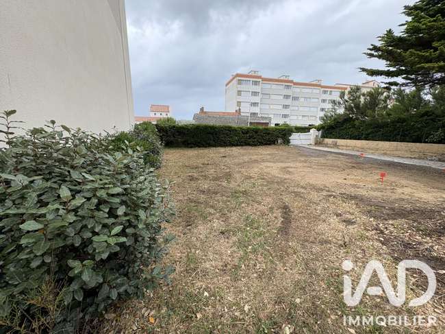 Terrain 180 m² · à Saint-Hilaire-de-Riez · 180 m² · 215 000 €