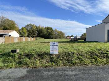 Vente Terrain 1562 m&sup2;Saint-Hilaire-le-Vouhis