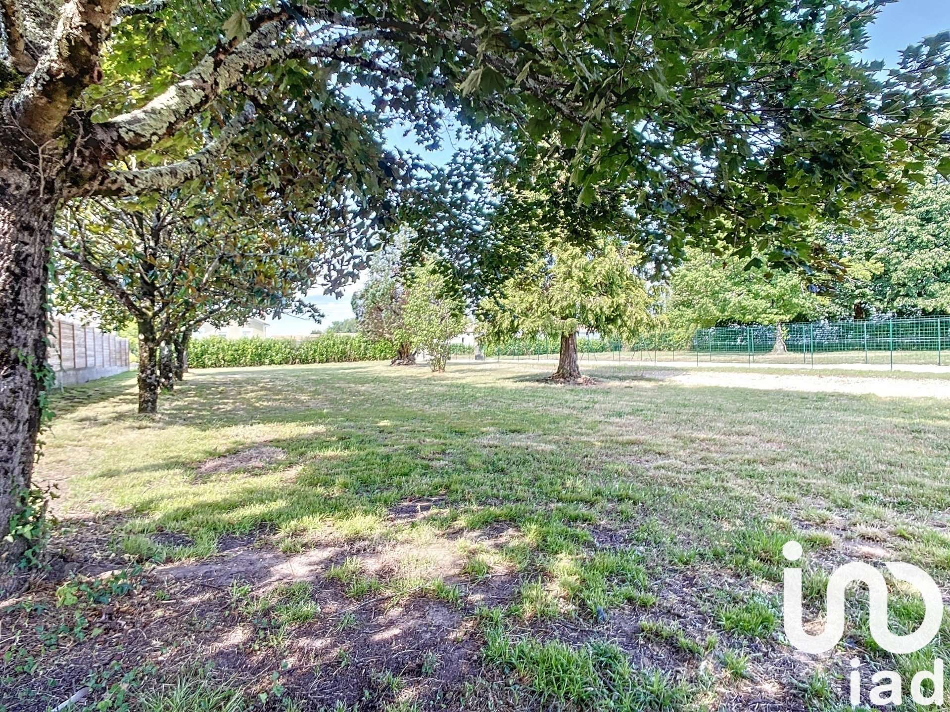 Vente Terrain à Saint-Seurin-sur-l'Isle (33660) : à vendre / 873m²